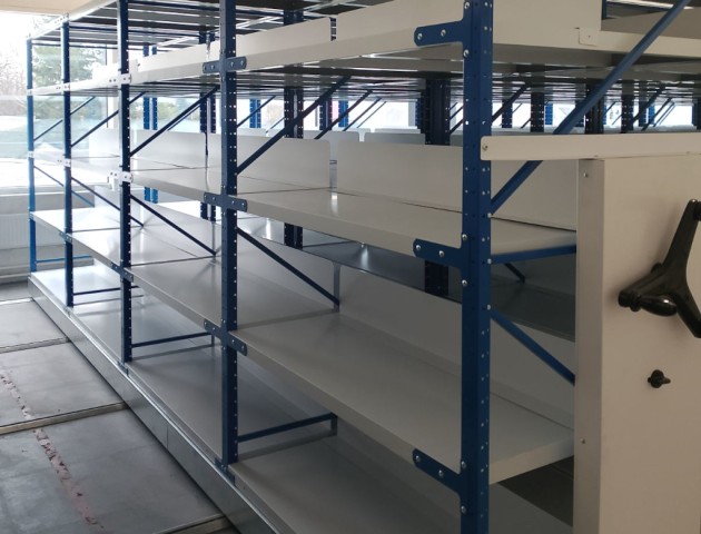 Среднегрузовые мобильные стеллажи