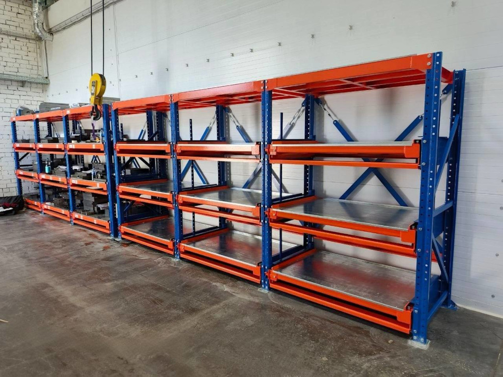 стеллажи с выдвижными платформами для цеха