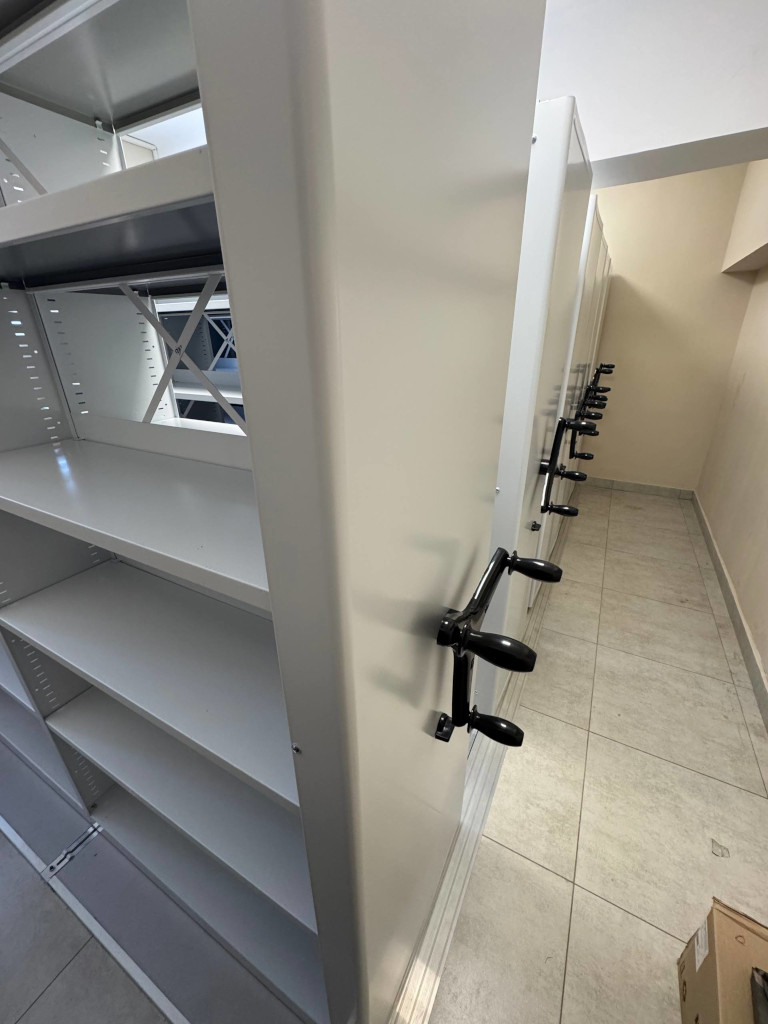 Мобильные стеллажи на рельсах