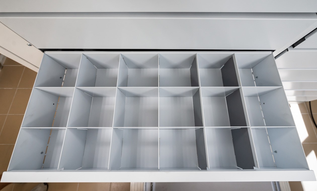 Ящик выдвижной с ячейками